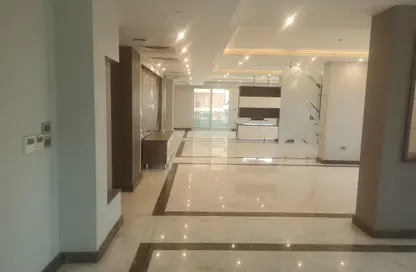 طابق كامل - استوديو - 5 حمامات للايجار في مصر الجديدة - القاهرة