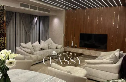 فيلا - 5 غرف نوم - 5 حمامات للبيع في رويال سيتي - كمبوندات الشيخ زايد - الشيخ زايد - الجيزة