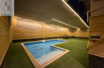 فيلا - 8 غرف نوم - 6 حمامات للايجار في شارع 700 - المجاورة الاولي - الحي السابع - مدينة الشروق - القاهرة