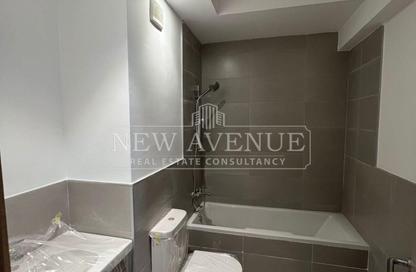 Apartment - 2 Bedrooms - 2 Bathrooms for sale in Fountain Side - Uptown Cairo - Mokattam - Cairo