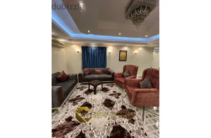 شقة - 5 غرف نوم - 3 حمامات للبيع في شارع المهندس احمد كمال حمدي - الحي السادس عشر - الشيخ زايد - الجيزة