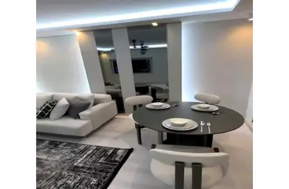 شقق فندقية - غرفة نوم - 2 حمامات للبيع في الجار شيراتون - شيراتون المطار - النزهة - القاهرة