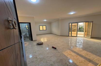 Apartment - 3 Bedrooms - 2 Bathrooms for rent in Aly Sharawy St. - Al Narges 5 - Al Narges - New Cairo City - Cairo
