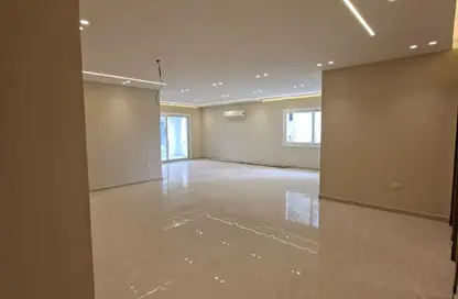 Apartment - 3 Bedrooms - 3 Bathrooms for sale in Hyde Park - New Cairo City - Cairo