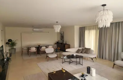 شقة - 4 غرف نوم - 4 حمامات للبيع في شارع 10 - الحي الاول - الشيخ زايد - الجيزة