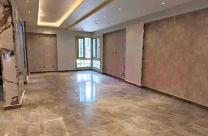 شقة - 3 غرف نوم - 2 حمامات للبيع في شارع فيكتور ايمانويل الثالث - سموحة - حي شرق - الاسكندرية