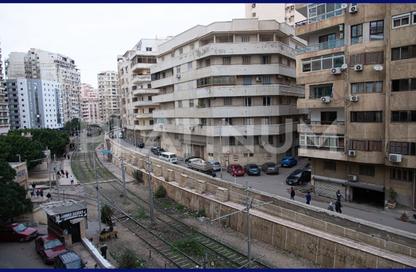 شقة - 3 غرف نوم - 2 حمامات للبيع في شارع بن حوقل - سان ستيفانو - حي شرق - الاسكندرية
