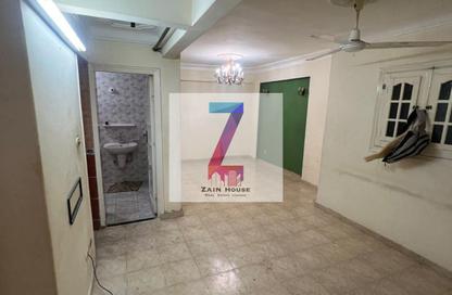 Apartment - 2 Bedrooms - 1 Bathroom for sale in Al Nasr St. - Smouha - Hay Sharq - Alexandria