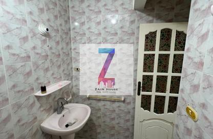 Apartment - 2 Bedrooms - 1 Bathroom for sale in Al Nasr St. - Smouha - Hay Sharq - Alexandria