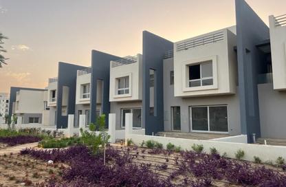 Townhouse - 4 - 4 for sale in Cluster 6 - Hyde Park - New Cairo City - Cairo