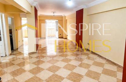 Apartment - 3 Bedrooms - 1 Bathroom for rent in Miami - Hay Awal El Montazah - Alexandria