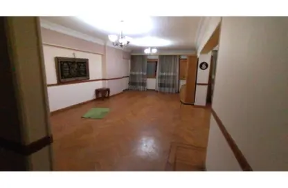 شقة - 4 غرف نوم - 2 حمامات للبيع في شارع الفريق محمد ابراهيم - المنطقة السادسة - مدينة نصر - القاهرة