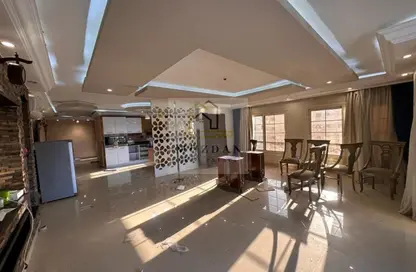 Apartment - 3 Bedrooms - 2 Bathrooms for sale in Eighth Sector - Zahraa El Maadi - Hay El Maadi - Cairo