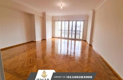 Apartment - 3 Bedrooms - 2 Bathrooms for sale in Garden City Smouha St. - Smouha - Hay Sharq - Alexandria