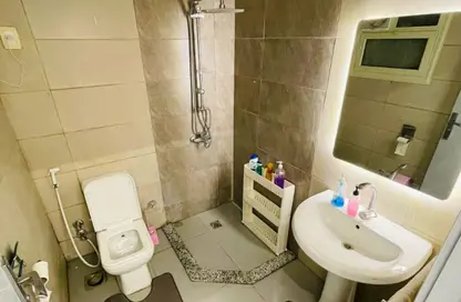 طابق كامل - 3 غرف نوم - 3 حمامات للبيع في الحي الخامس - التجمع الخامس - مدينة القاهرة الجديدة - القاهرة