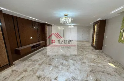 شقة - 3 غرف نوم - 3 حمامات للبيع في شارع البطل احمد عبد العزيز - المهندسين - الجيزة