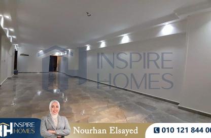 Apartment - 2 Bedrooms - 2 Bathrooms for rent in Al Farek Ismail Srhank St. - Laurent - Hay Sharq - Alexandria