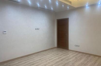 مساحات مكتبية - استوديو - 2 حمامات للبيع في كايرو بزنس بلازا - شارع التسعين الشمالي - التجمع الخامس - مدينة القاهرة الجديدة - القاهرة