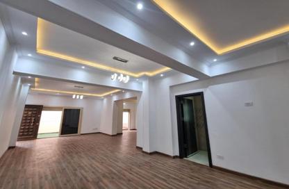 Duplex - 5 Bedrooms - 5 Bathrooms for sale in Omar Makram St. - Al Narges 6 - Al Narges - New Cairo City - Cairo