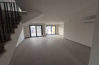 تاون هاوس - 5 غرف نوم - 5 حمامات للايجار في كمبوند البروج - كمبوندات الشروق - مدينة الشروق - القاهرة