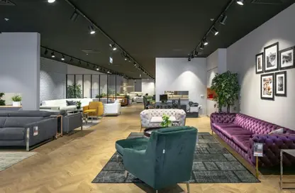 معرض - استوديو - 3 حمامات للايجار في شارع مجمع البنوك - شارع التسعين الجنوبي - التجمع الخامس - مدينة القاهرة الجديدة - القاهرة