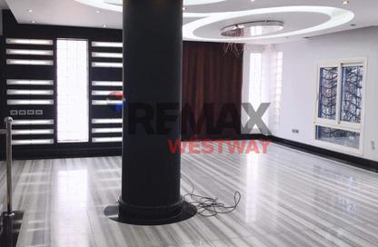 Villa - 5 Bedrooms - 5 Bathrooms for sale in Village West - Sheikh Zayed Compounds - Sheikh Zayed City - Giza