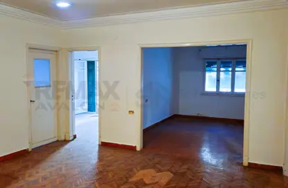 شقة - 3 غرف نوم - 2 حمامات للايجار في لوران - حي شرق - الاسكندرية