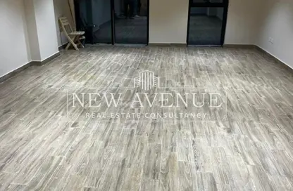 Office Space - Studio - 1 Bathroom for rent in Hyde Park Business District Mall - South Teseen St. - The 5th Settlement - New Cairo City - Cairo