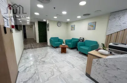 طابق كامل - استوديو - 3 حمامات للايجار في شارع التسعين - التجمع الخامس - مدينة القاهرة الجديدة - القاهرة