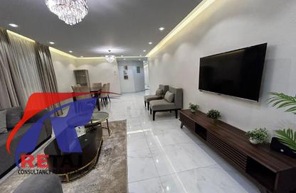 Apartment - 3 Bedrooms - 3 Bathrooms for rent in Moez Al Dawla St. - 6th Zone - Nasr City - Cairo