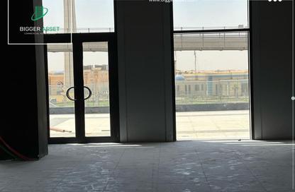 طابق كامل - استوديو - 6 حمامات للايجار في محور جمال عبد الناصر - التجمع الثالث - مدينة القاهرة الجديدة - القاهرة
