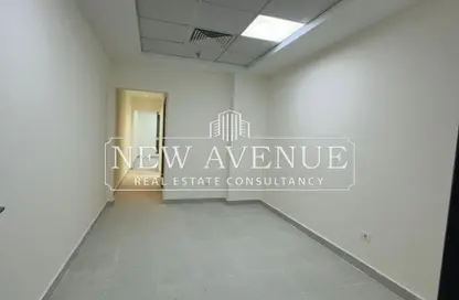 عيادة - غرفة نوم - 1 حمام للايجار في مجمع أوزون الطبي - النرجس - مدينة القاهرة الجديدة - القاهرة