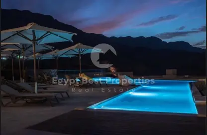 شقق فندقية - غرفة نوم - 2 حمامات للبيع في أزهى - العين السخنة - السويس