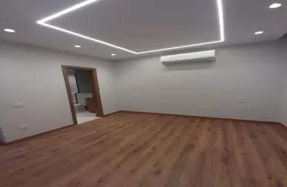 شقة - 3 غرف نوم - 3 حمامات للايجار في ذا كورت ياردز - كمبوندات الشيخ زايد - الشيخ زايد - الجيزة