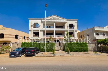 فيلا - 8 غرف نوم - 8 حمامات للبيع في المجاورة الثالثة - الحي الثالث شرق - مدينة الشروق - القاهرة فيلا - 8 غرف نوم - 8 حمامات للبيع في المجاورة الثالثة - الحي الثالث شرق - مدينة الشروق - القاهرة