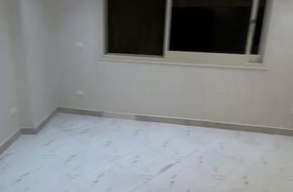 شقة - 2 غرف نوم - 1 حمام للبيع في شارع اسراء المعلمين - المهندسين - الجيزة