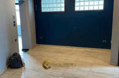 Office Space - 4 Bedrooms - 1 Bathroom for rent in Kargo Mall - Al Shabab St. - Sheikh Zayed City - Giza