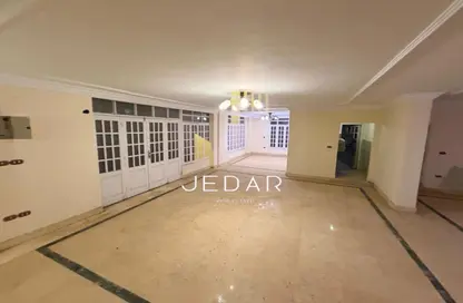 فيلا - 8 غرف نوم - 8 حمامات للايجار في الياسمين - الحي الرابع عشر - الشيخ زايد - الجيزة