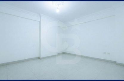 Apartment - 3 Bedrooms - 2 Bathrooms for sale in Port Said St. - El Shatby - Hay Wasat - Alexandria