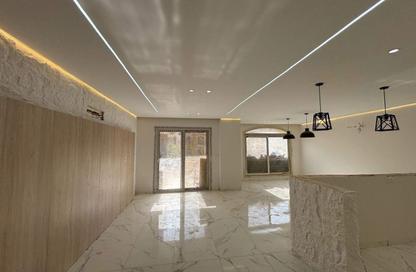 Apartment - 3 Bedrooms - 2 Bathrooms for sale in Stone Residence - 5th Settlement Compounds - The 5th Settlement - New Cairo City - Cairo