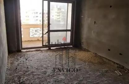 Apartment - 3 Bedrooms - 2 Bathrooms for sale in Dr Mohammed Al Nabawi Al Mohandes St. - Al Hadiqah Al Dawliyah - 7th District - Nasr City - Cairo