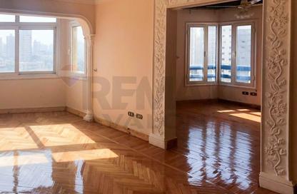 Apartment - 3 Bedrooms - 3 Bathrooms for sale in Zezenia - Hay Sharq - Alexandria