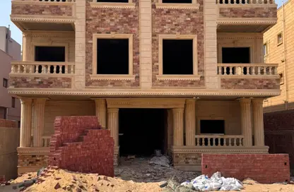 شقة - 4 غرف نوم - 3 حمامات للبيع في المجاورة الخامسة - الحي الثالث شرق - مدينة الشروق - القاهرة