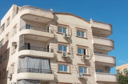 بناية كاملة - 8 غرف نوم - 8 حمامات للبيع في ميدان واحة الريحان - حدائق اكتوبر - مدينة 6 أكتوبر - الجيزة