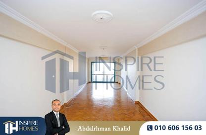 Apartment - 3 Bedrooms - 3 Bathrooms for sale in Mohamed Fawzy Moaz St. - Smouha - Hay Sharq - Alexandria