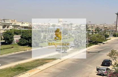 Apartment - 3 Bedrooms - 2 Bathrooms for sale in Ganoob El Acadimia - New Cairo City - Cairo