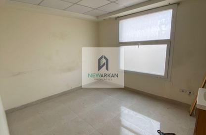 Office Space - 3 Bedrooms - 1 Bathroom for rent in Zayed Dunes - 6th District - Sheikh Zayed City - Giza