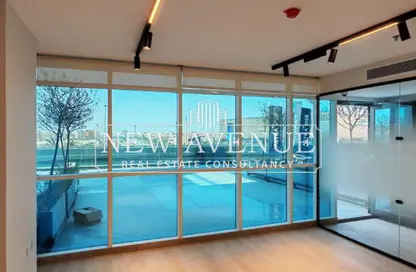 مساحات مكتبية - 5 غرف نوم - 2 حمامات للايجار في ان  90  بيزنس كومبلكس - شارع التسعين الشمالي - التجمع الخامس - مدينة القاهرة الجديدة - القاهرة