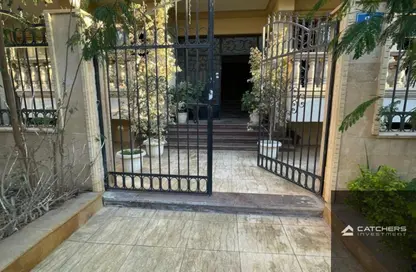 Apartment - 4 Bedrooms - 3 Bathrooms for sale in Al Narges - New Cairo City - Cairo