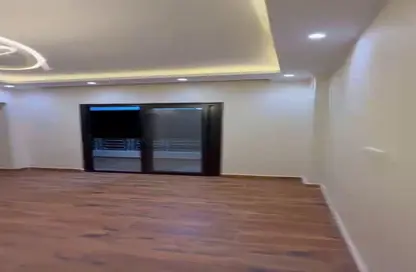 شقة - 3 غرف نوم - 2 حمامات للبيع في ميدان لبنان - المهندسين - الجيزة